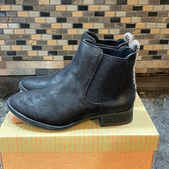 Wild Oak Boutique Blake Very G Booties - Picture 2 of 6